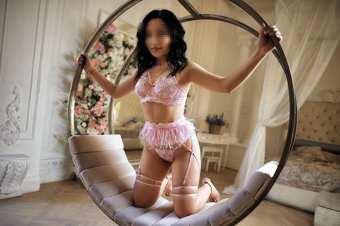 Как выбрать идеальную модель для встреч с элементами эротики и фетишизма: советы и рекомендации